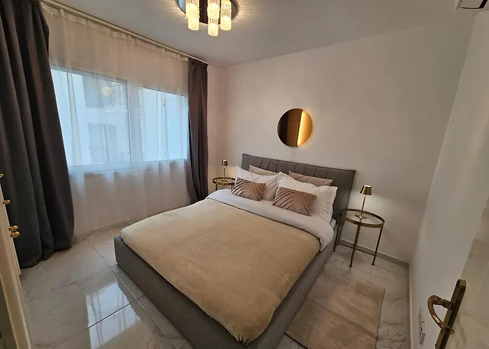 Front View Sea Pool & Prime Location Appartement