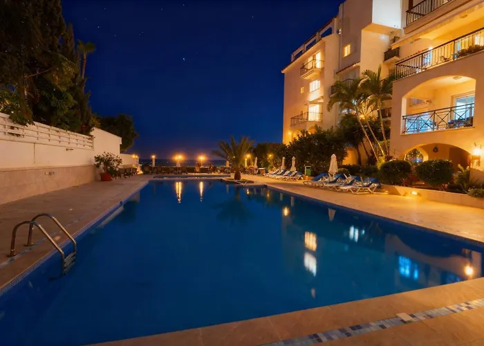 Front View Sea Pool & Prime Location