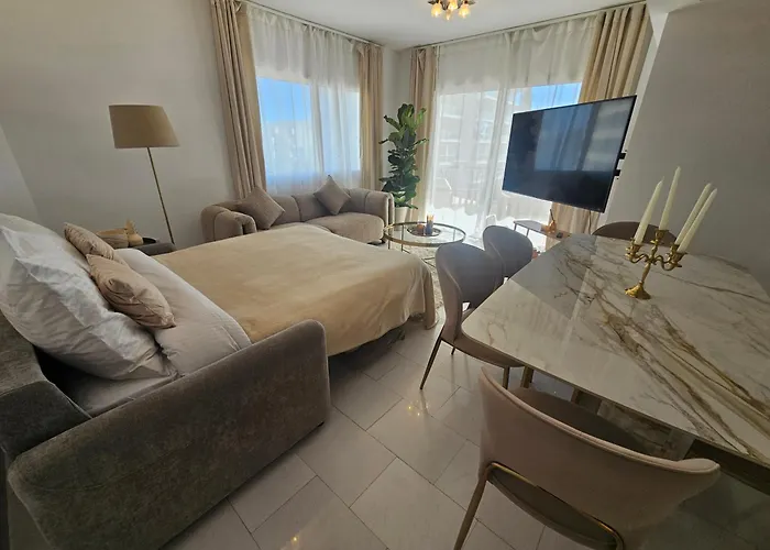 Front View Sea Pool & Prime Location