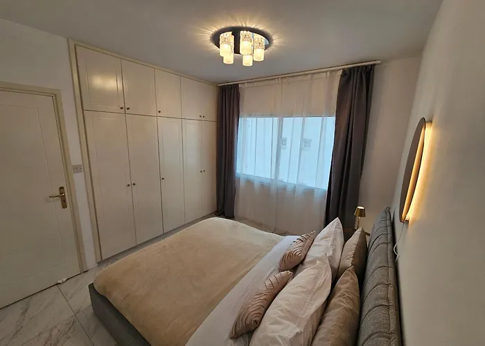 Front View Sea Pool & Prime Location Appartement Limassol