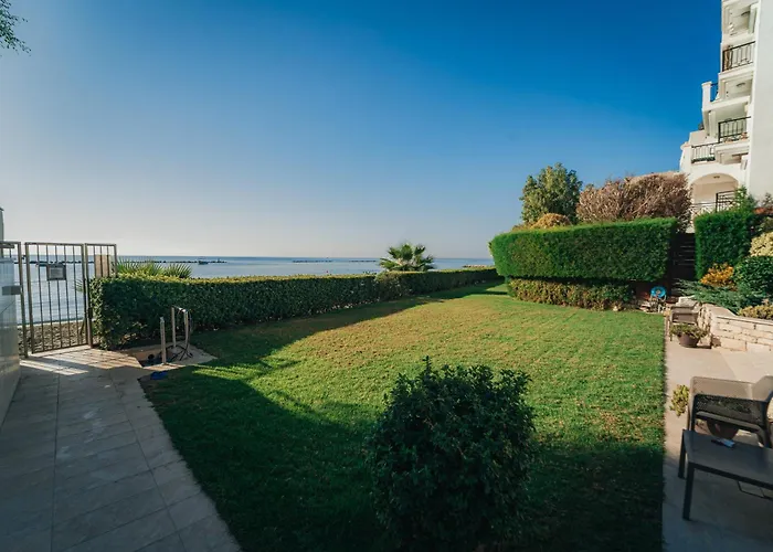 Front View Sea Pool & Prime Location