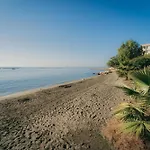 Front View Sea Pool & Prime Location *