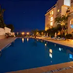 Front View Sea Pool & Prime Location