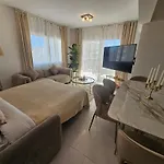 Apartamento Front View Sea Pool & Prime Location