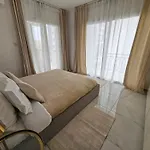 Front View Sea Pool & Prime Location