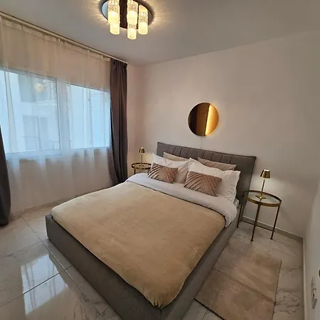 Front View Sea Pool & Prime Location Appartement