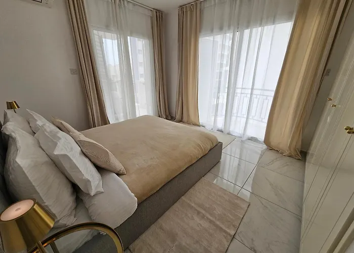 Front View Sea Pool & Prime Location