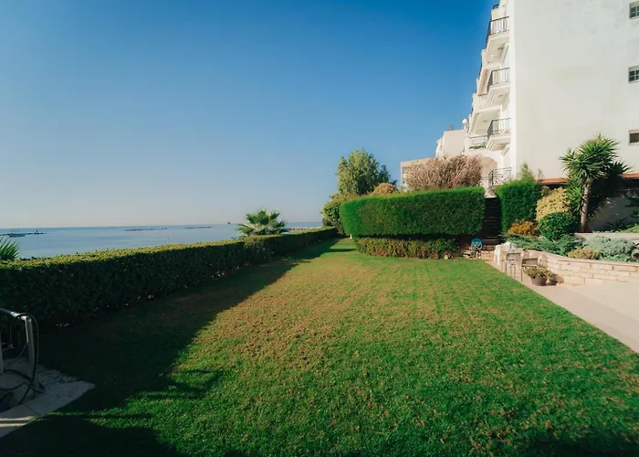 Front View Sea Pool & Prime Location