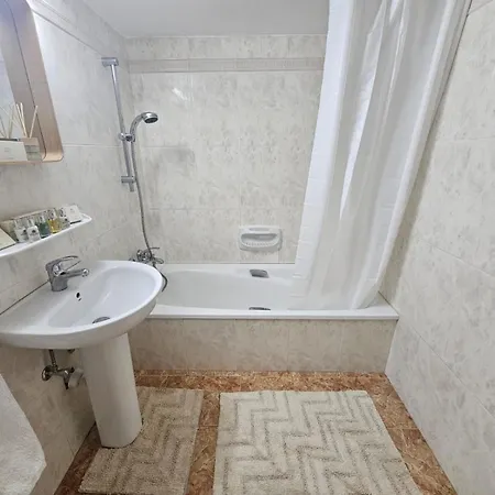 Front View Sea Pool & Prime Location